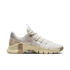 Nike Free Metcon 5 Training Shoes In White And Pink -Nike AURORA DV3950 100 PHSRH001 2000 1